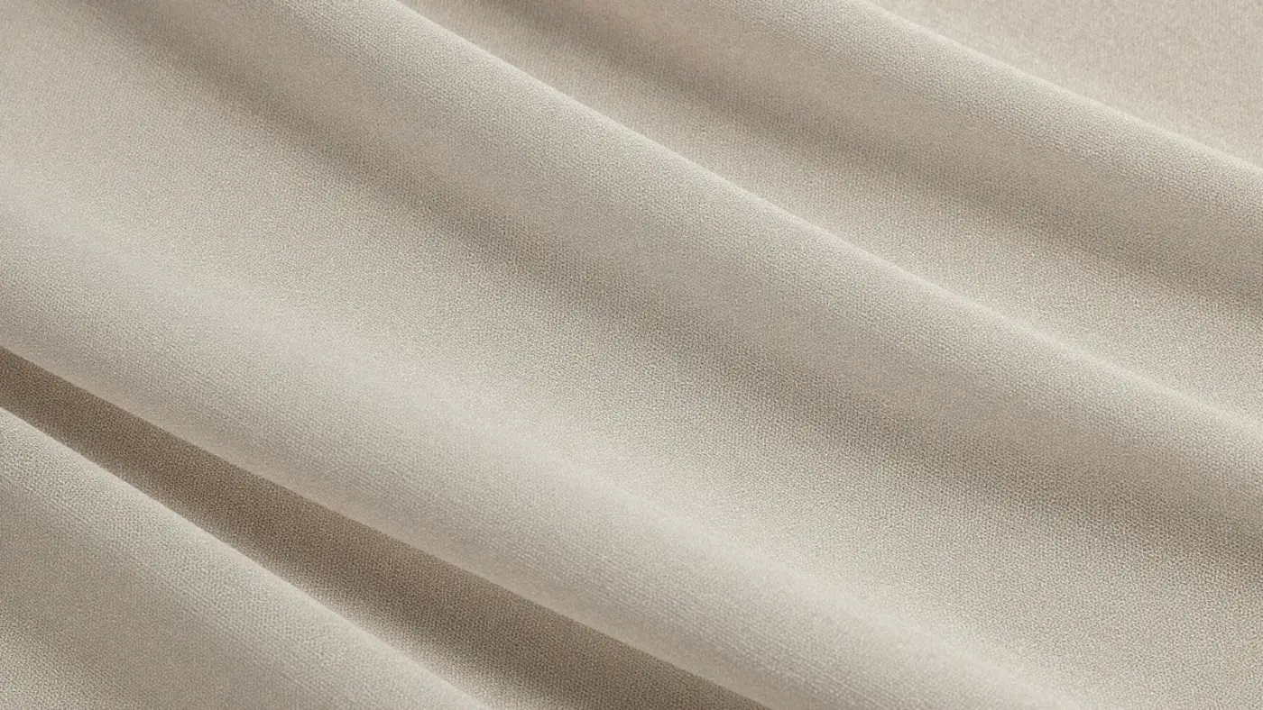 Capas de textil fino sobre seda que evocan la barrera cutánea protectora.